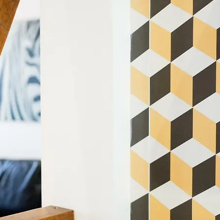 アパート Bright And Sunny