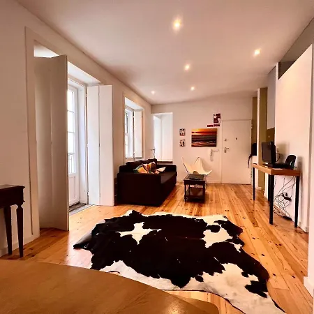 Bright And Sunny Apartment Lissabon