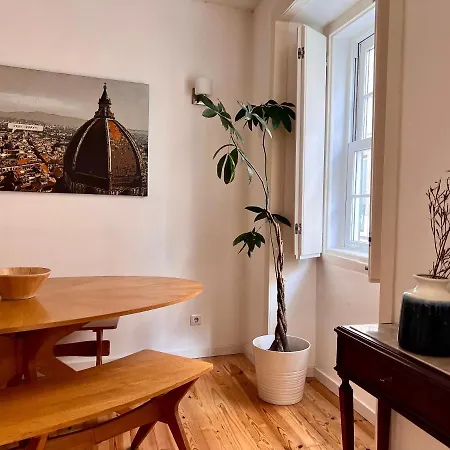 Bright And Sunny Apartment Lissabon