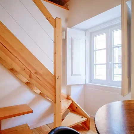 Bright And Sunny Apartment Lissabon
