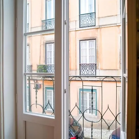 Bright And Sunny Апартаменты