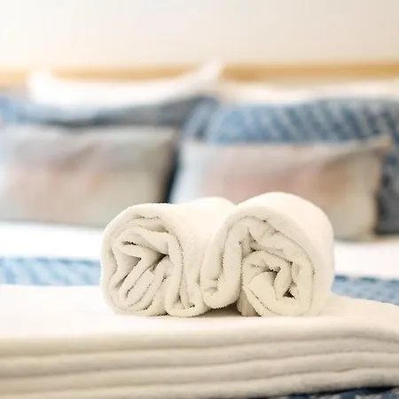 Bright And Sunny Апартаменты *