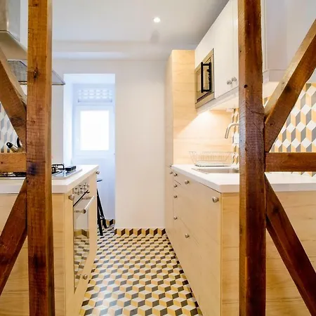 Bright And Sunny Лиссабон